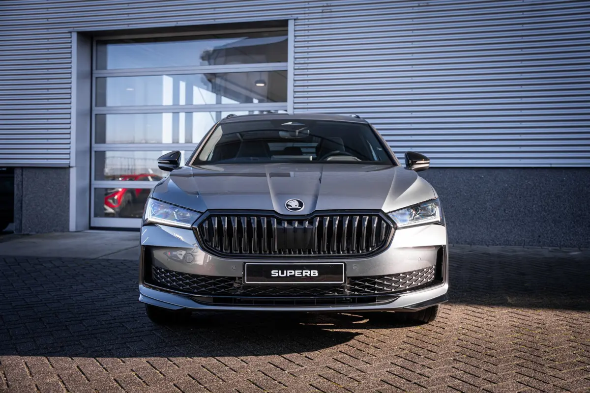 Sportline Business | CANTON Soundsystem | Lichtmetalen velgen 19" Torcular zwart gepolijst | Trekhaak wegklapbaar