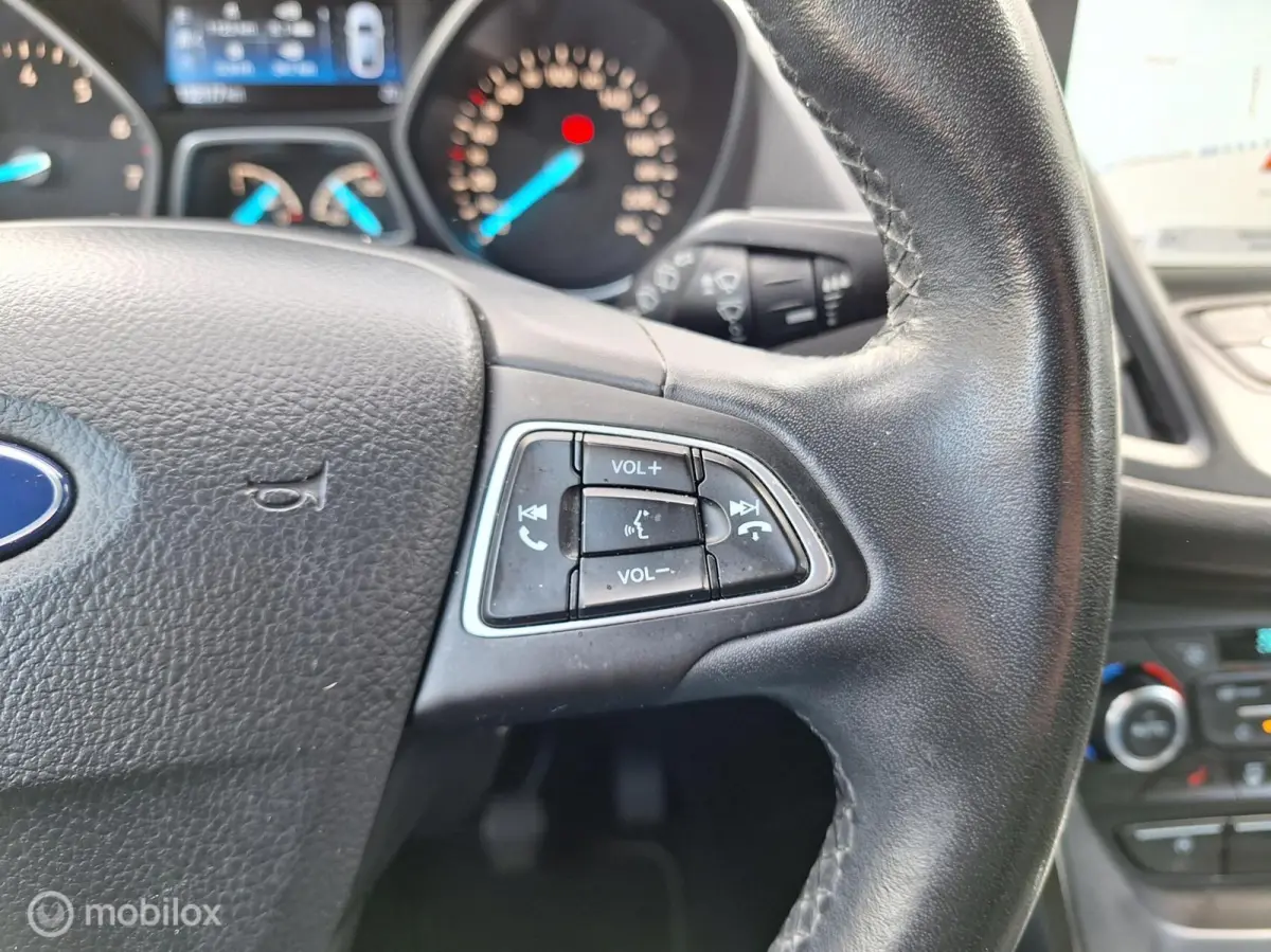 1.5 ECOBOOST TITANIUM • Carplay •