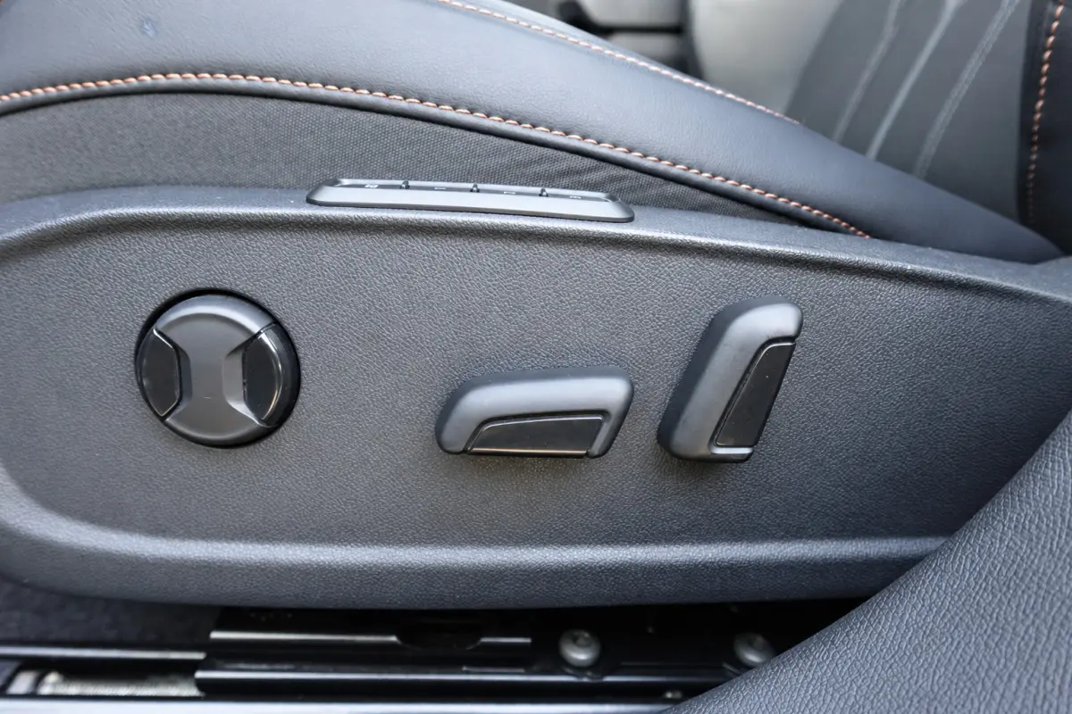 1.4 e-Hybrid VZ PANO KEYLESS 360 ACC VOL