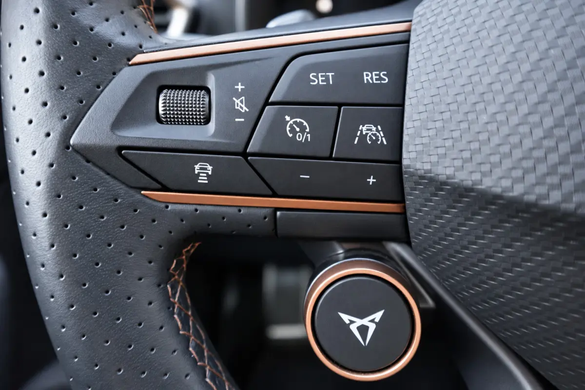 1.4 e-Hybrid VZ PANO KEYLESS 360 ACC VOL