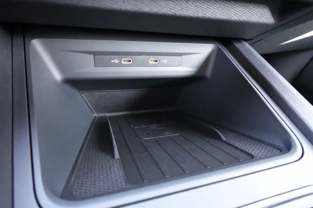1.4 e-Hybrid VZ PANO KEYLESS 360 ACC VOL