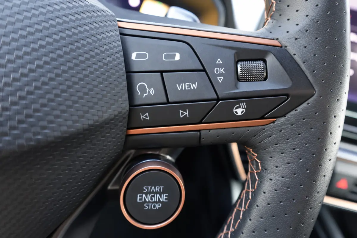 1.4 e-Hybrid VZ PANO KEYLESS 360 ACC VOL