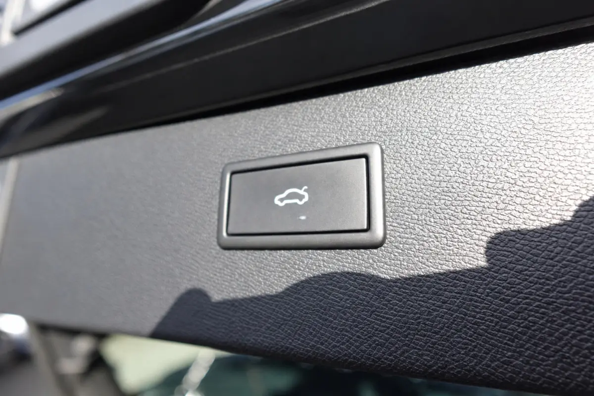 1.4 e-Hybrid VZ PANO KEYLESS 360 ACC VOL