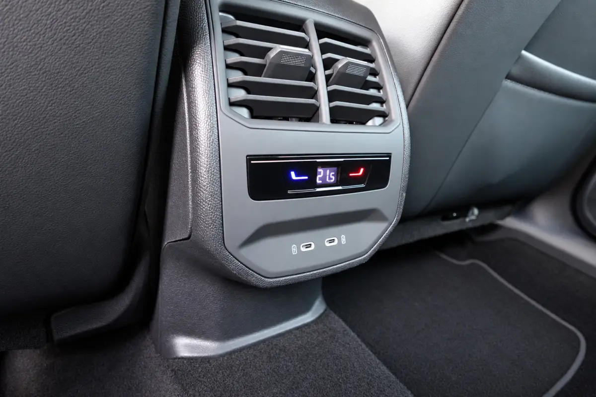 1.4 e-Hybrid VZ PANO KEYLESS 360 ACC VOL