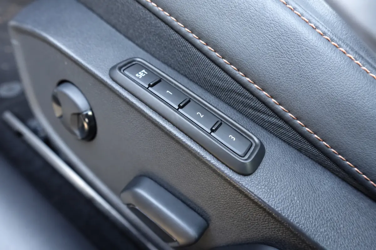 1.4 e-Hybrid VZ PANO KEYLESS 360 ACC VOL