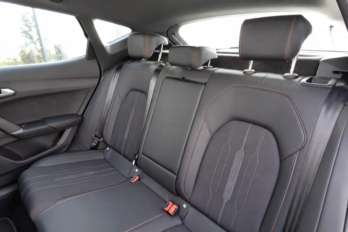 1.4 e-Hybrid VZ PANO KEYLESS 360 ACC VOL