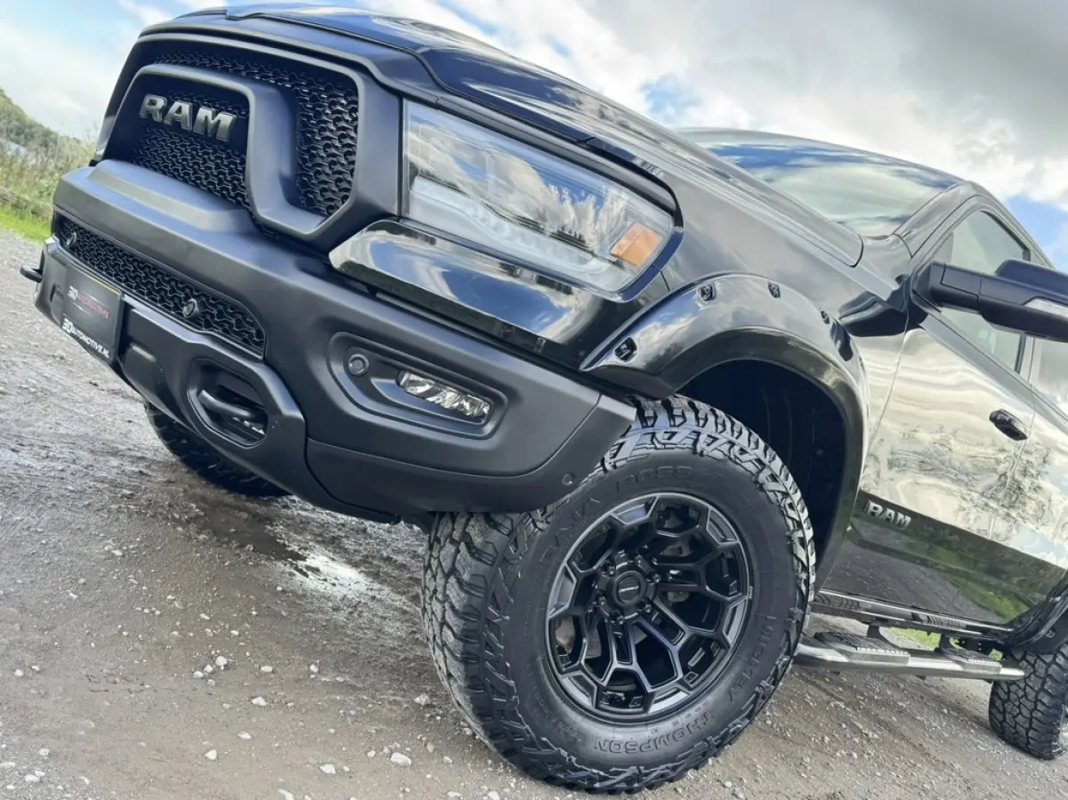 1500 REBEL 5.7L V8 WIDEBODY, TRX STYLE, PANO, H&K, LUCHTV, 35 INCH BANDEN, KEYLESS, 12 INCH SCHERM