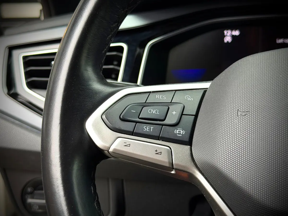1.0 TSI R-Line | NAVI | CAMERA | LED |