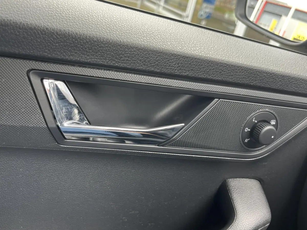 1.2 TSI JOY | DSG | PDC achter | DAB | Stoelverwarming | NAP | Dealeronderhouden auto van 1e eigenaar
