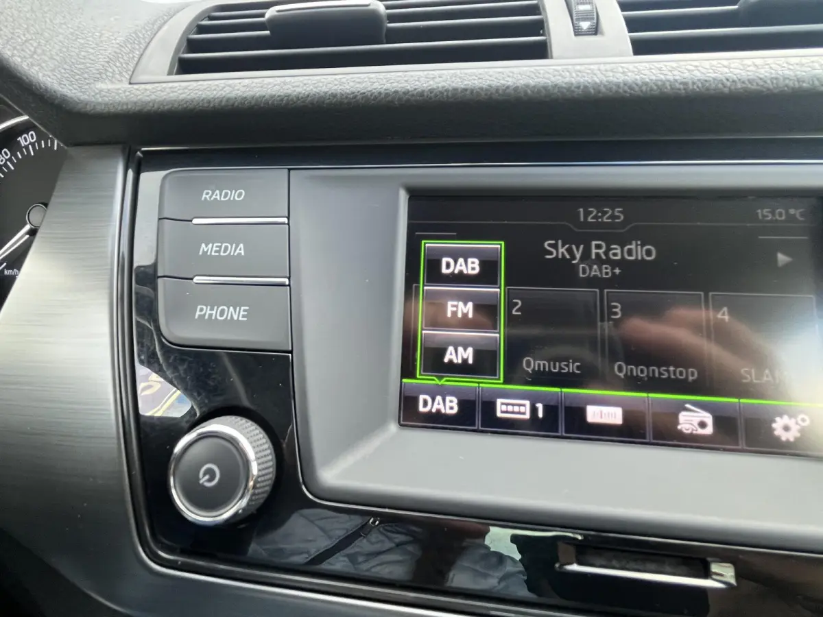 1.2 TSI JOY | DSG | PDC achter | DAB | Stoelverwarming | NAP | Dealeronderhouden auto van 1e eigenaar