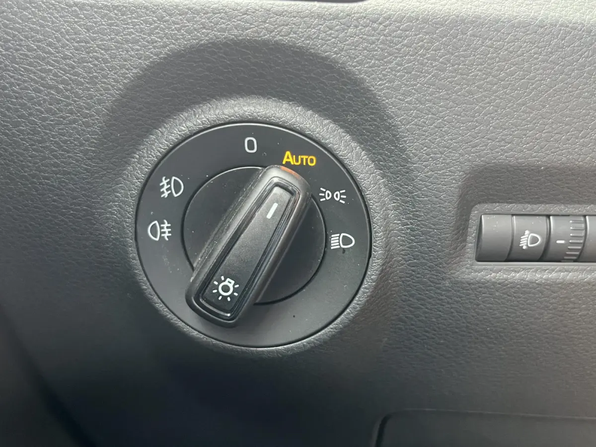 1.2 TSI JOY | DSG | PDC achter | DAB | Stoelverwarming | NAP | Dealeronderhouden auto van 1e eigenaar