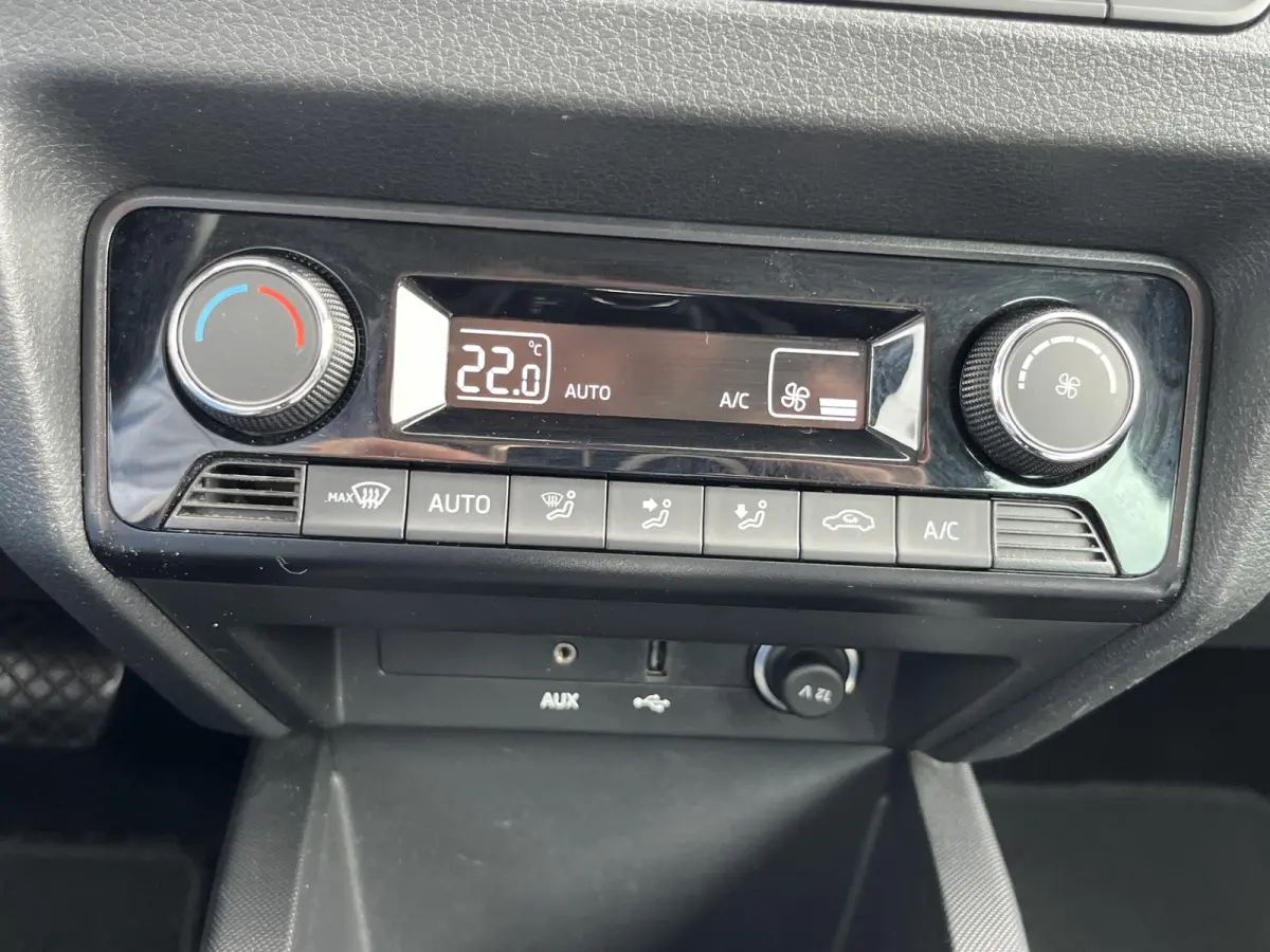 1.2 TSI JOY | DSG | PDC achter | DAB | Stoelverwarming | NAP | Dealeronderhouden auto van 1e eigenaar