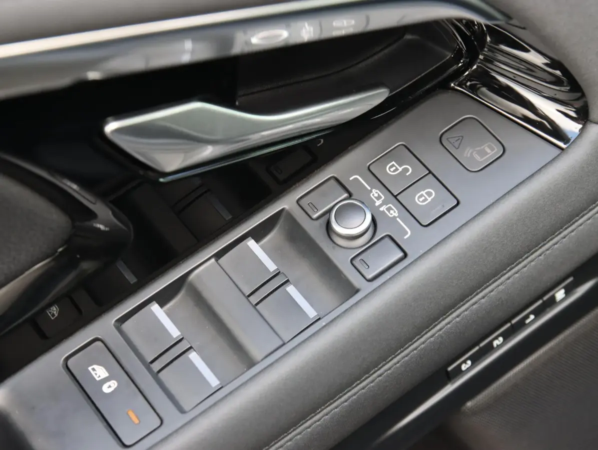 1.5 P300e AWD R-Dynamic | SOH 96%