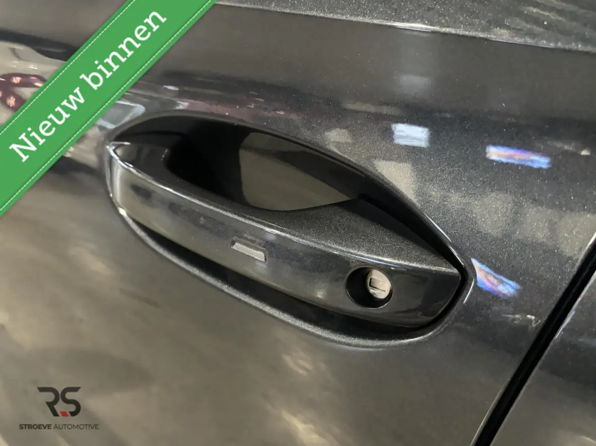 Edition | Navi | LED | Virtual | ACC | DAB | Keyless | Alcantara | Stoel/stuurverw | Sfeerv |