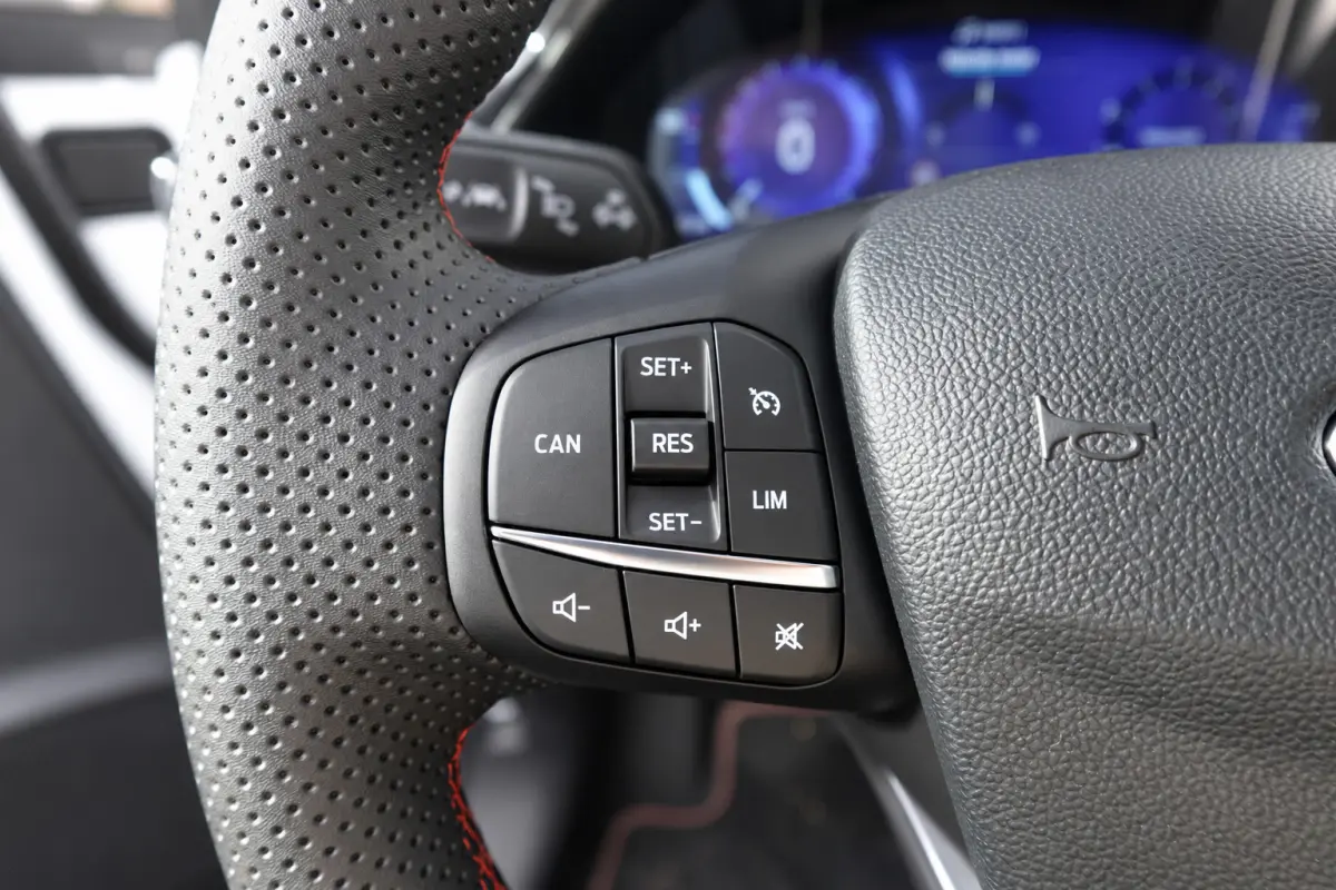 1.0 EcoBoost ST-Line PANO CAM CARPLAY