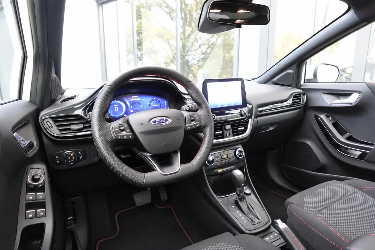 1.0 EcoBoost ST-Line PANO CAM CARPLAY