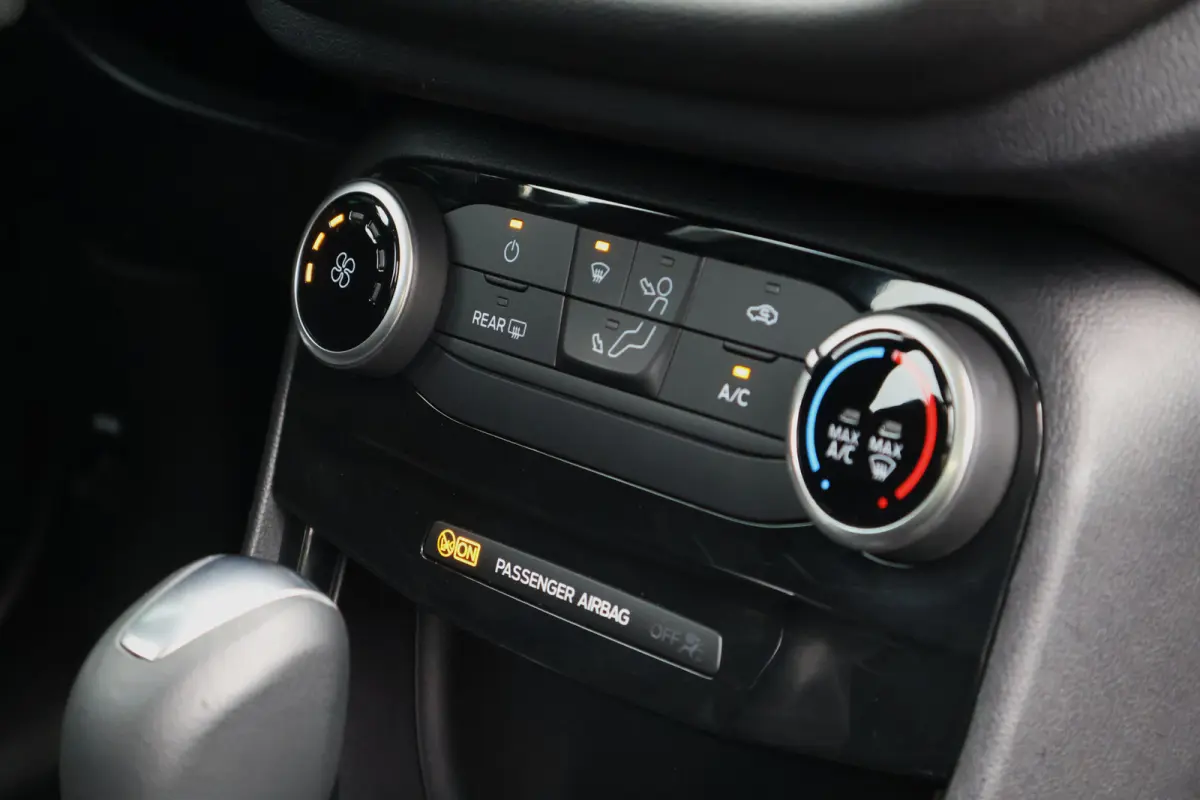 1.0 EcoBoost Titanium Automaat | 125pk | Apple Carplay / Android Auto | 17 Inch | DAB+ radio | Cruise Control