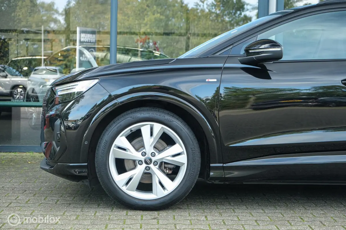 35 Advanced edition S-line 55 kWh | Stoelverwarming | ACC | 20 Inch | Trekhaak | LED | Led matrix | Camera | Sportstoelen