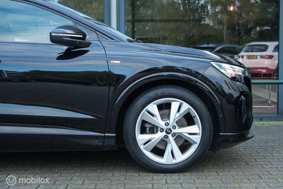 35 Advanced edition S-line 55 kWh | Stoelverwarming | ACC | 20 Inch | Trekhaak | LED | Led matrix | Camera | Sportstoelen