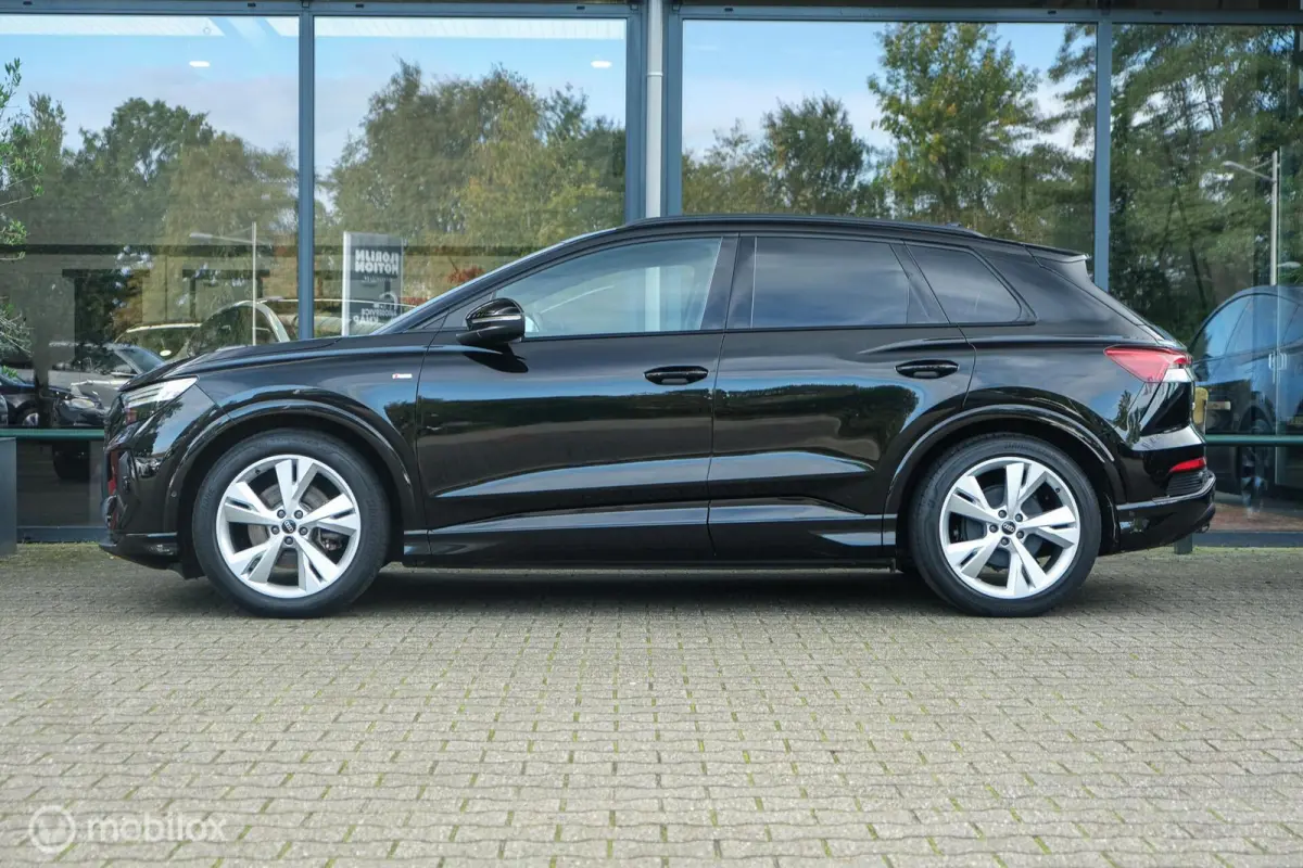 35 Advanced edition S-line 55 kWh | Stoelverwarming | ACC | 20 Inch | Trekhaak | LED | Led matrix | Camera | Sportstoelen