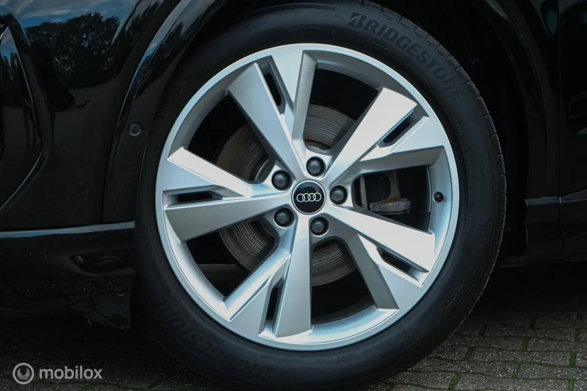 35 Advanced edition S-line 55 kWh | Stoelverwarming | ACC | 20 Inch | Trekhaak | LED | Led matrix | Camera | Sportstoelen