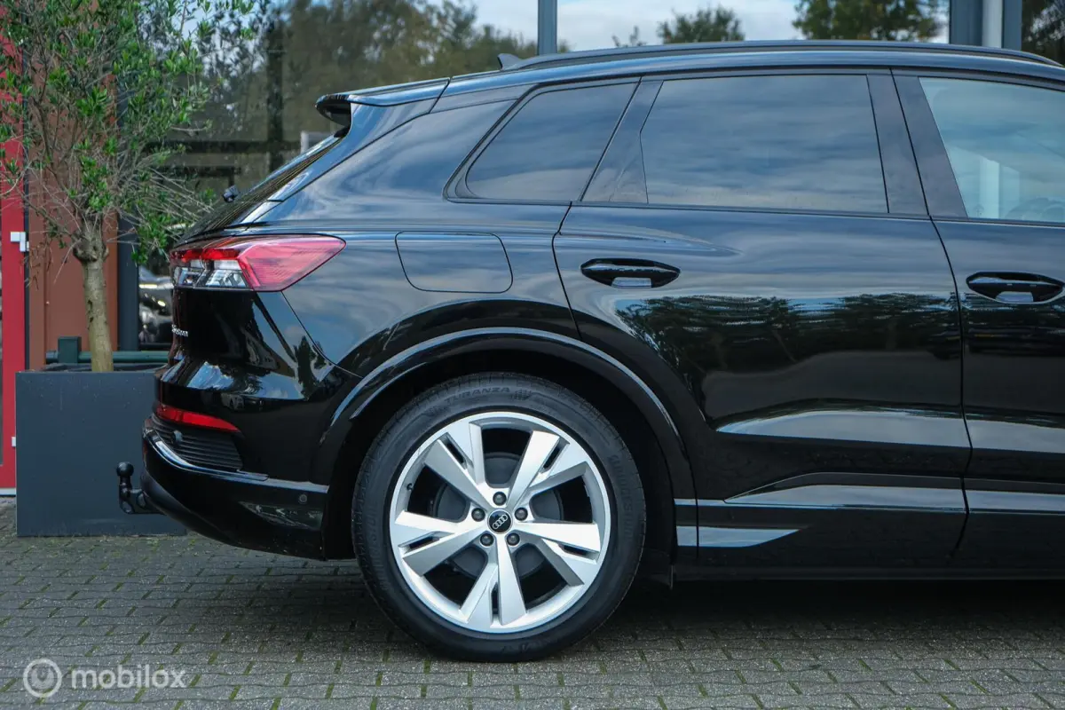 35 Advanced edition S-line 55 kWh | Stoelverwarming | ACC | 20 Inch | Trekhaak | LED | Led matrix | Camera | Sportstoelen