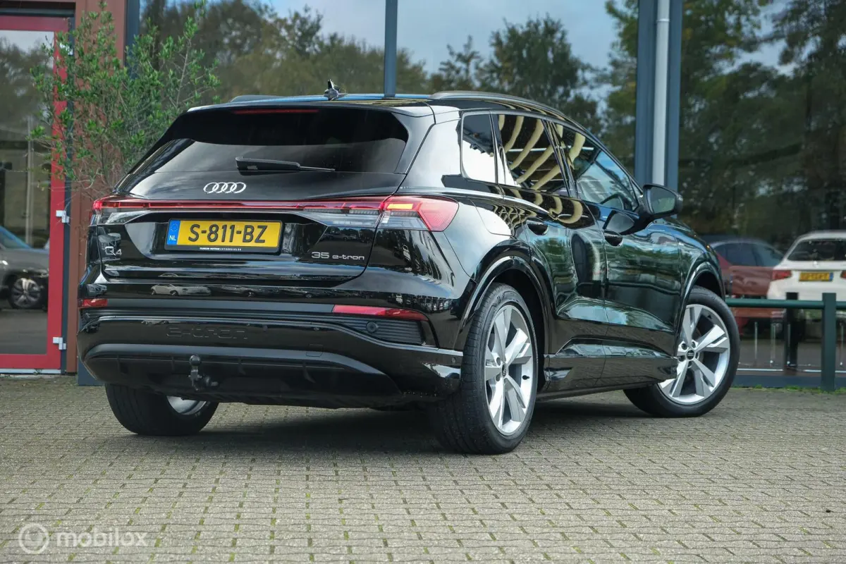 35 Advanced edition S-line 55 kWh | Stoelverwarming | ACC | 20 Inch | Trekhaak | LED | Led matrix | Camera | Sportstoelen