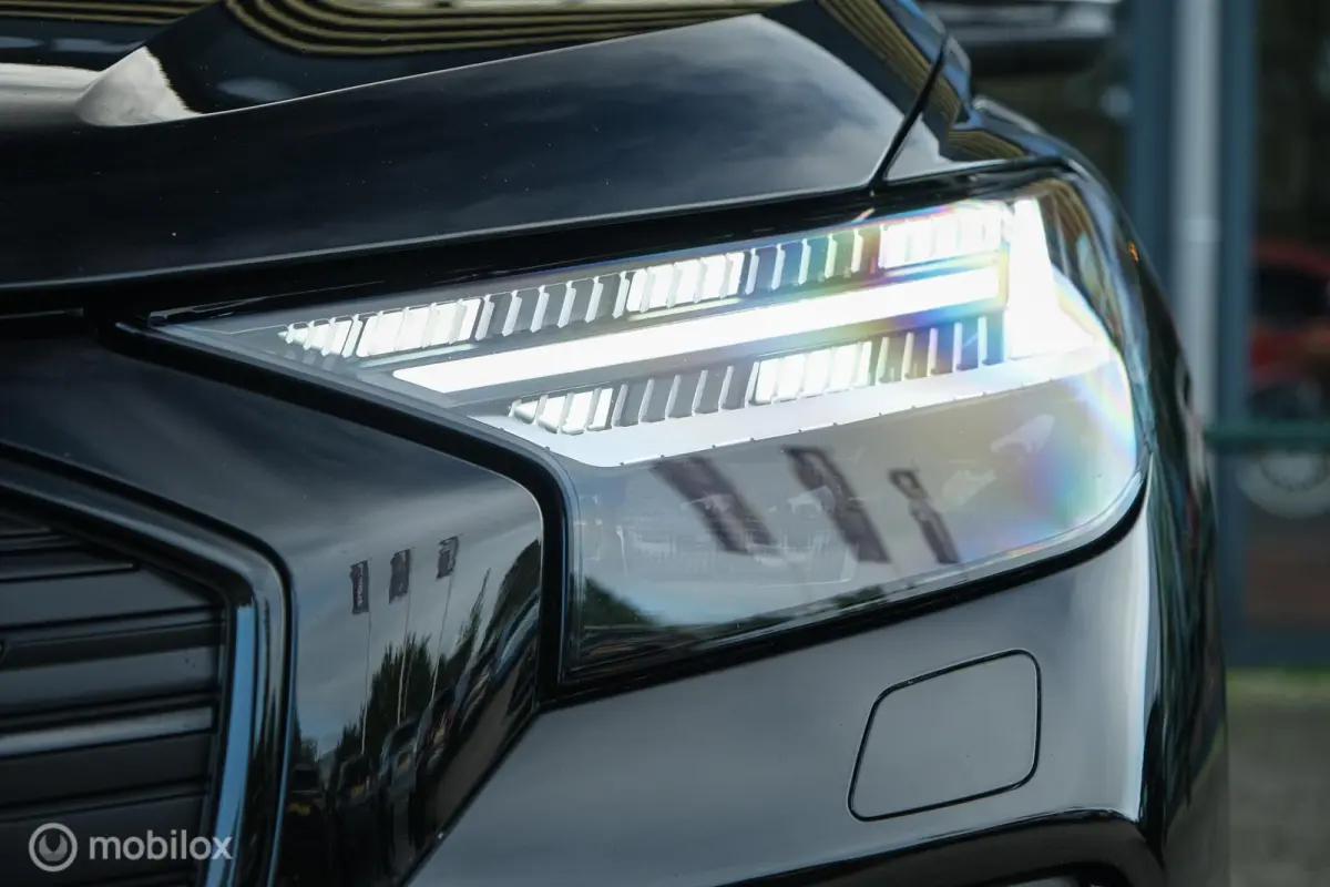 35 Advanced edition S-line 55 kWh | Stoelverwarming | ACC | 20 Inch | Trekhaak | LED | Led matrix | Camera | Sportstoelen