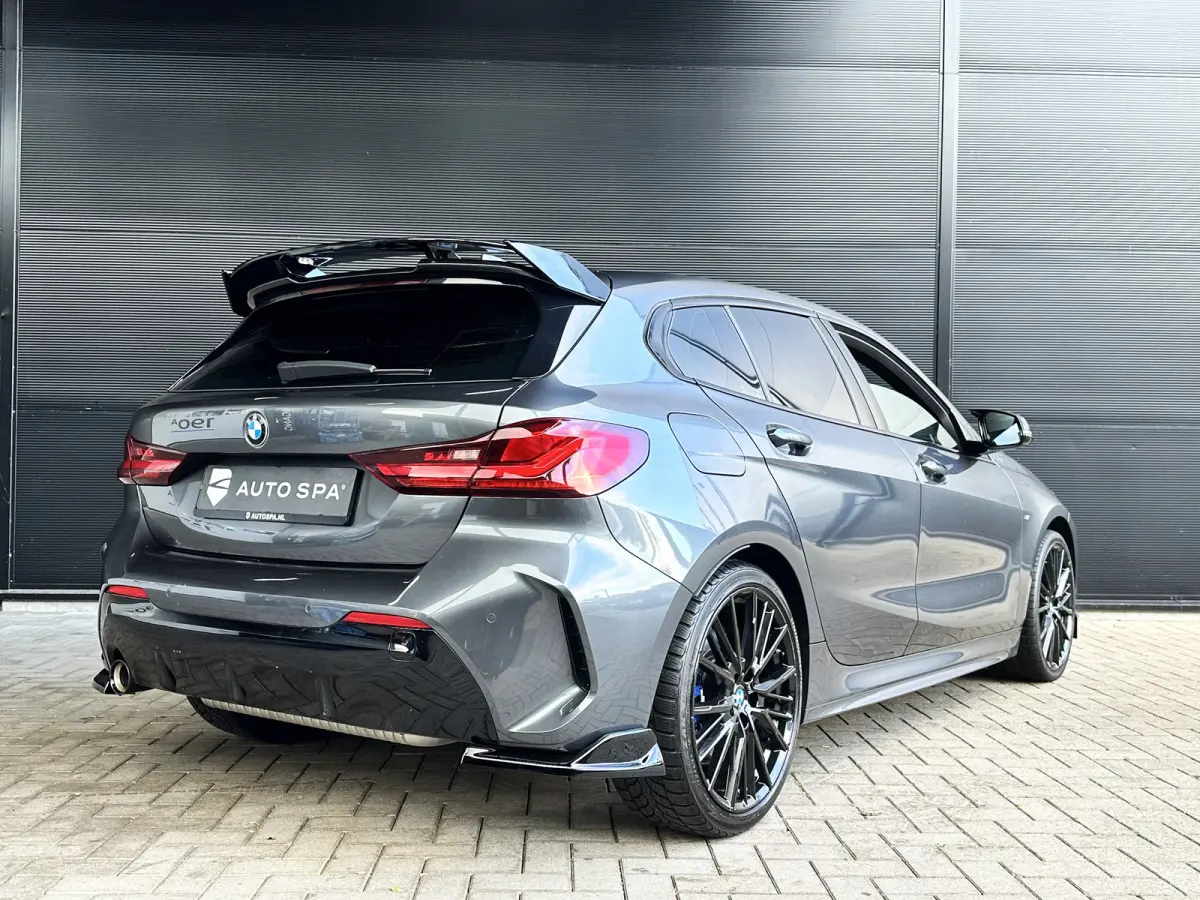 118i AUT M-SPORT | PANODAK | M-Seat | Alcantara | NL-Auto | LED |