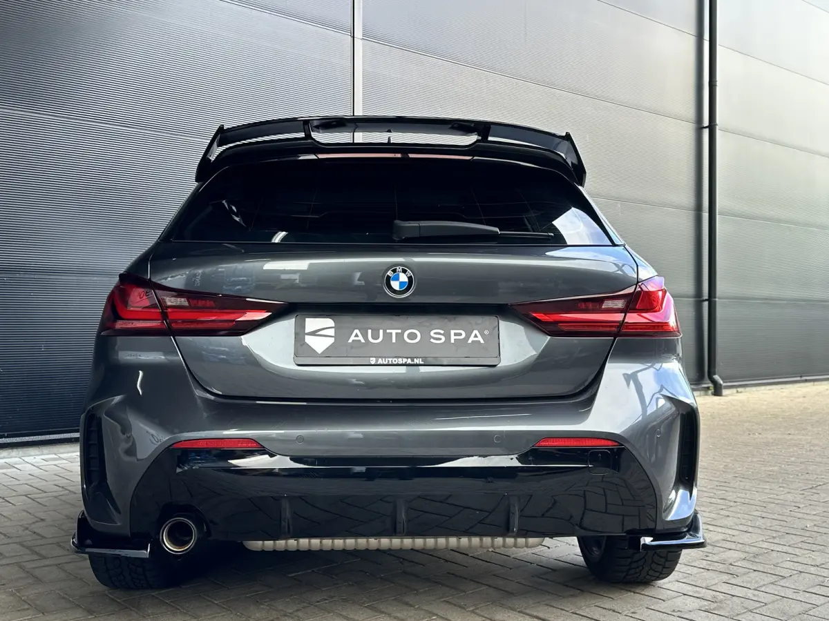 118i AUT M-SPORT | PANODAK | M-Seat | Alcantara | NL-Auto | LED |