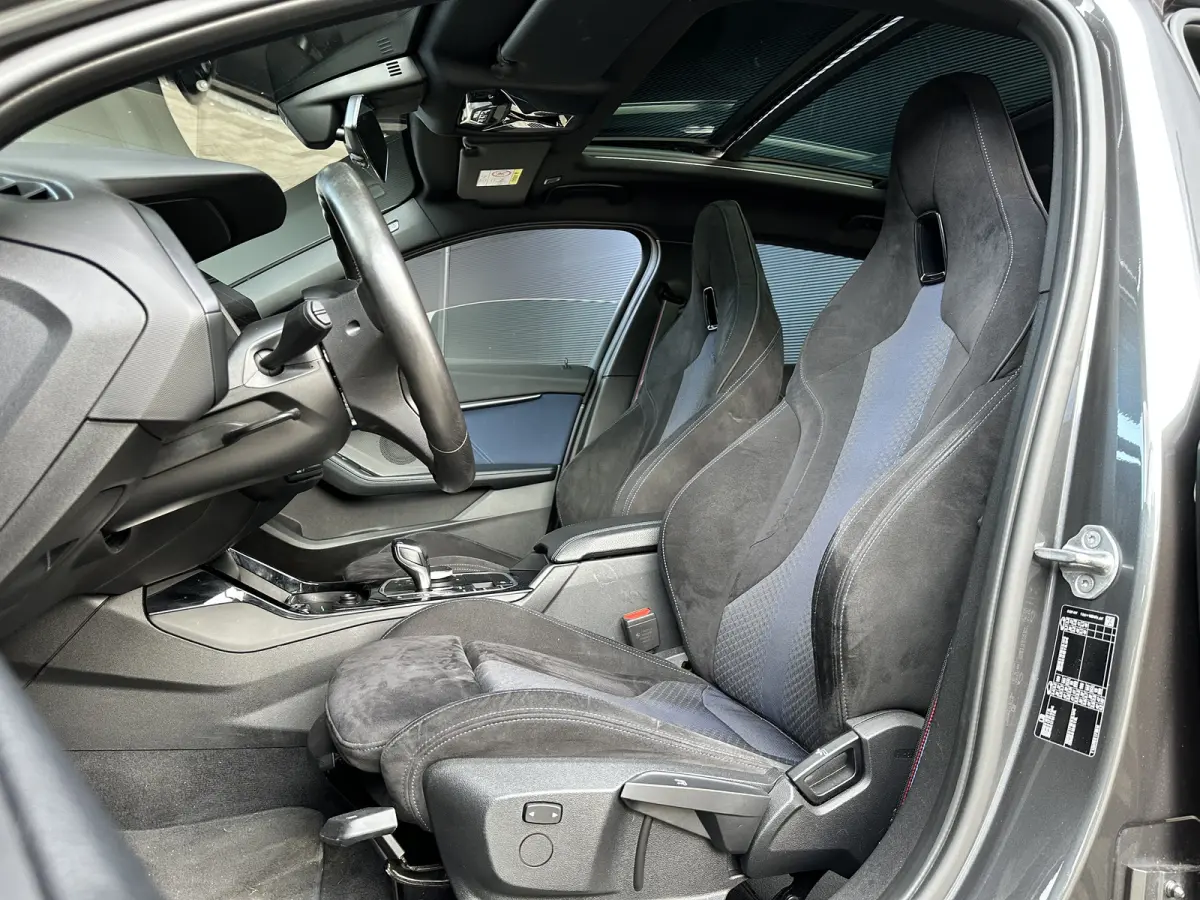 118i AUT M-SPORT | PANODAK | M-Seat | Alcantara | NL-Auto | LED |