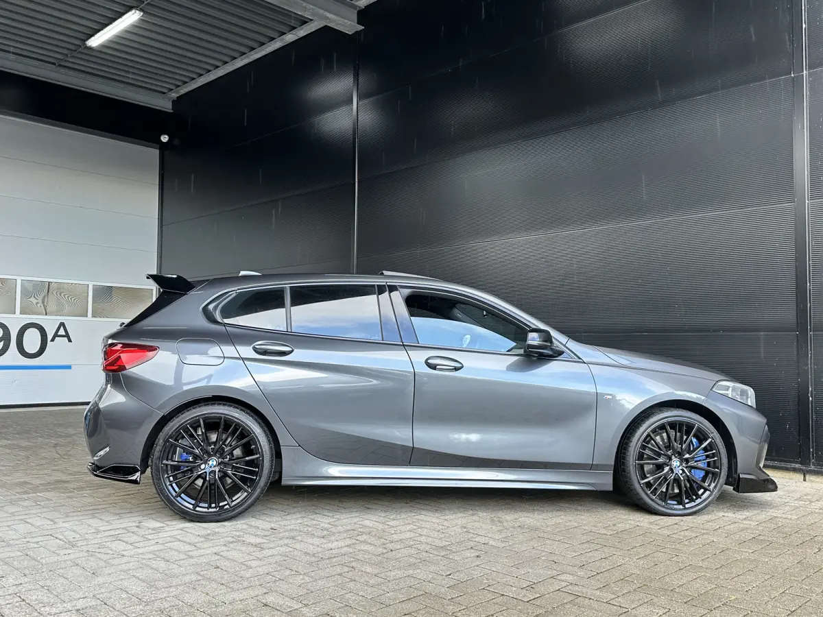 118i AUT M-SPORT | PANODAK | M-Seat | Alcantara | NL-Auto | LED |