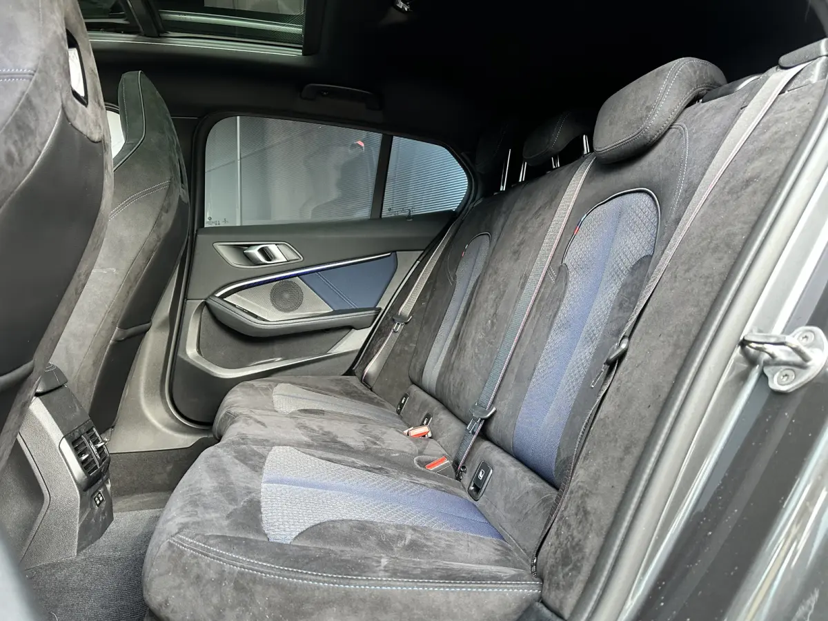 118i AUT M-SPORT | PANODAK | M-Seat | Alcantara | NL-Auto | LED |