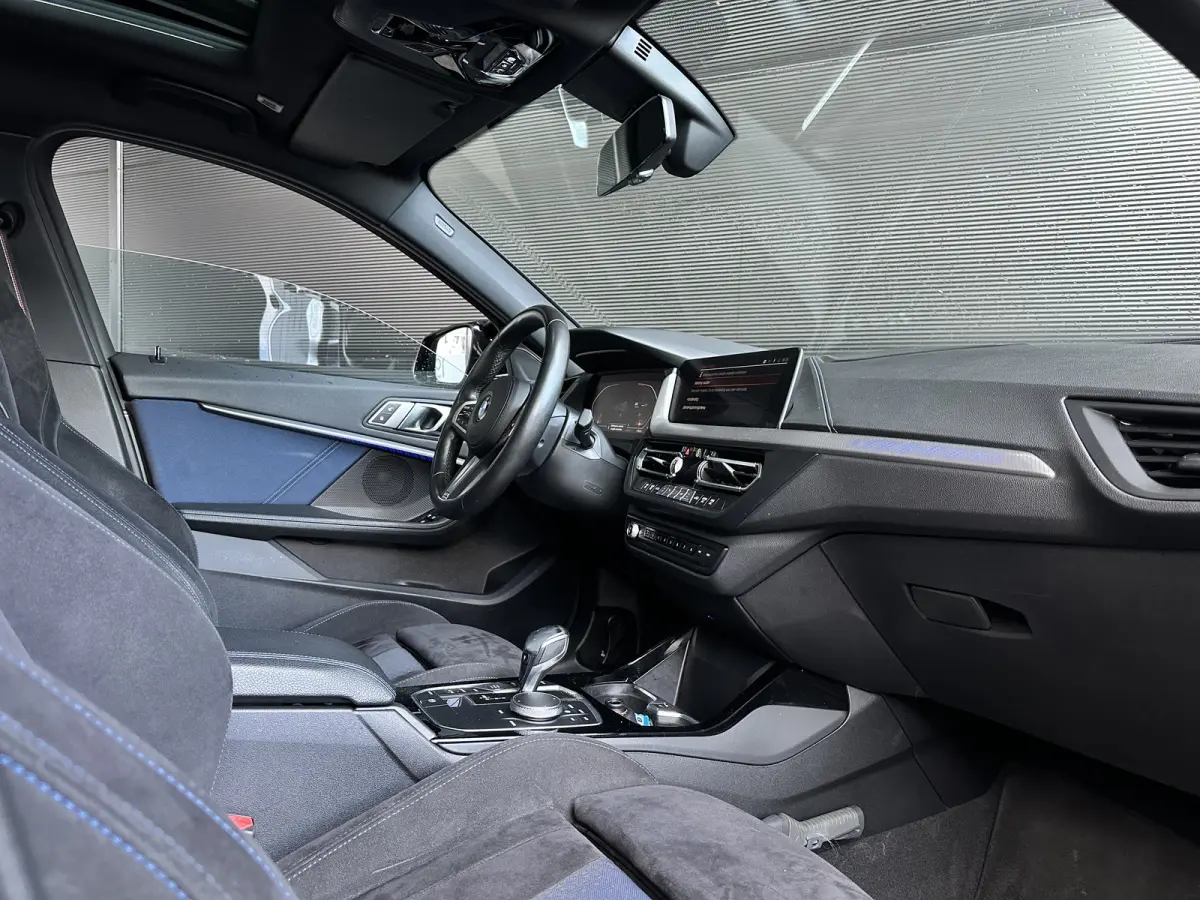 118i AUT M-SPORT | PANODAK | M-Seat | Alcantara | NL-Auto | LED |