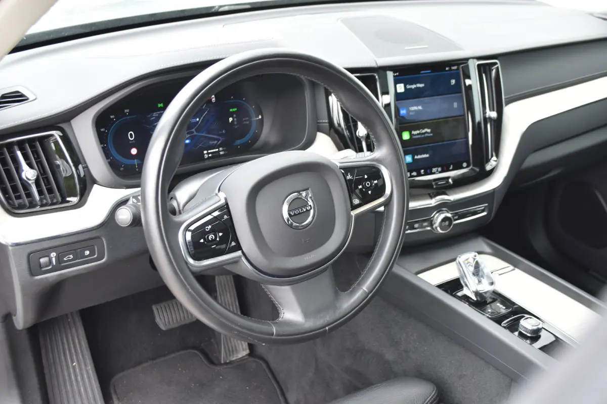 T8 Inscription | Pano | Harman Kardon | Normale Cruise Control!! | Trekhaak |