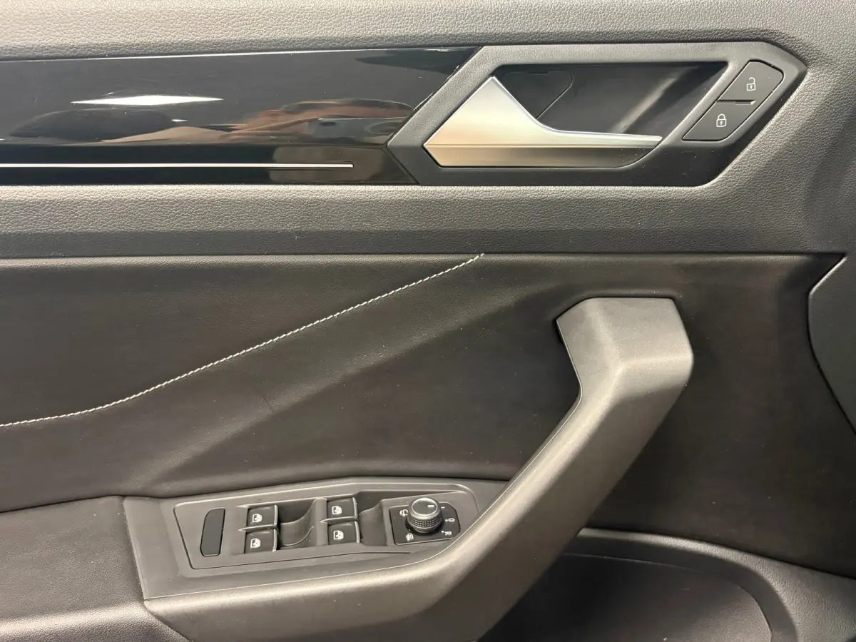 1.5 TSI R-Line*Winterpakket*Apple/ Anroid*PDC*LED*Navi*Camera*