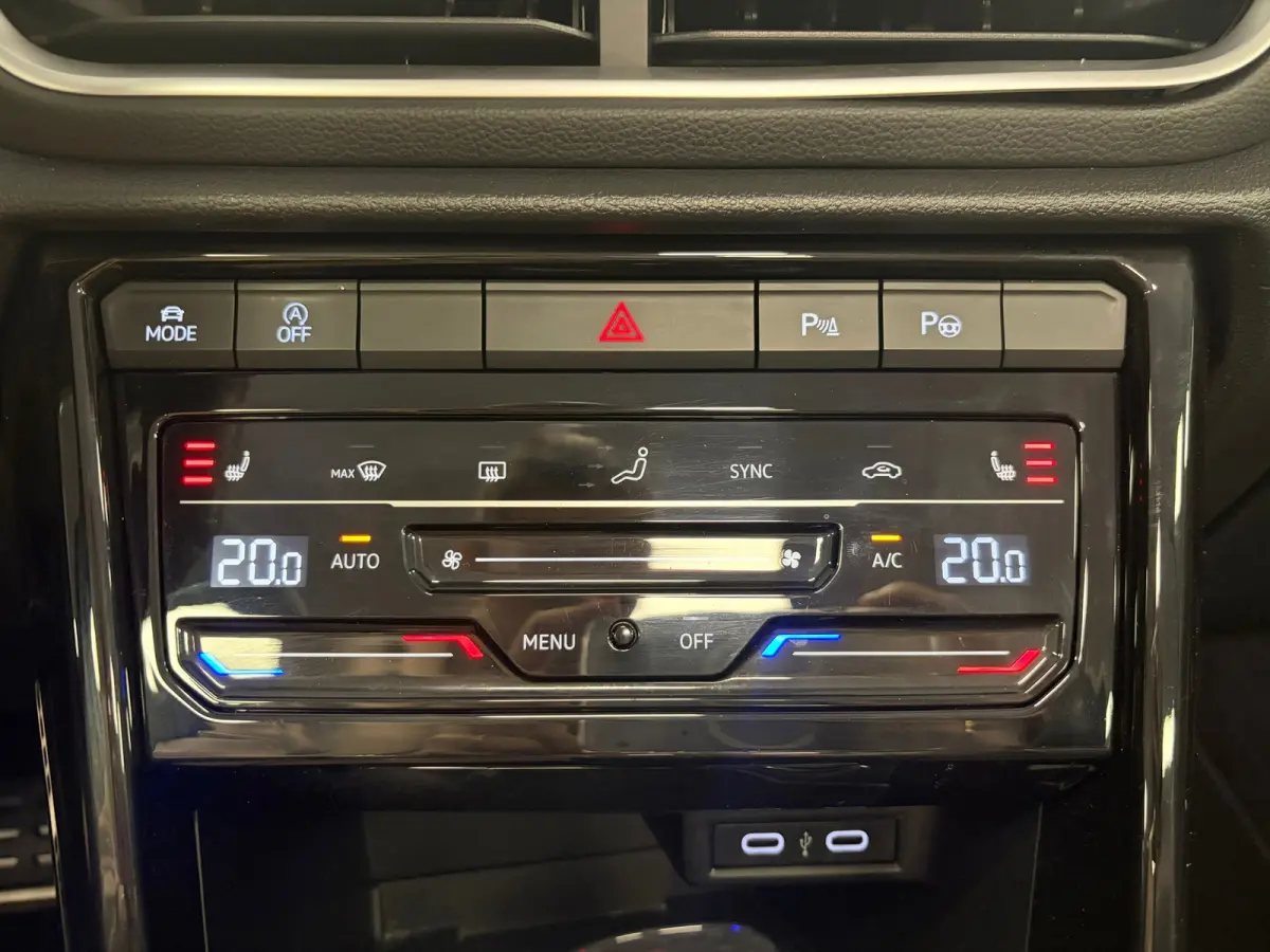 1.5 TSI R-Line*Winterpakket*Apple/ Anroid*PDC*LED*Navi*Camera*