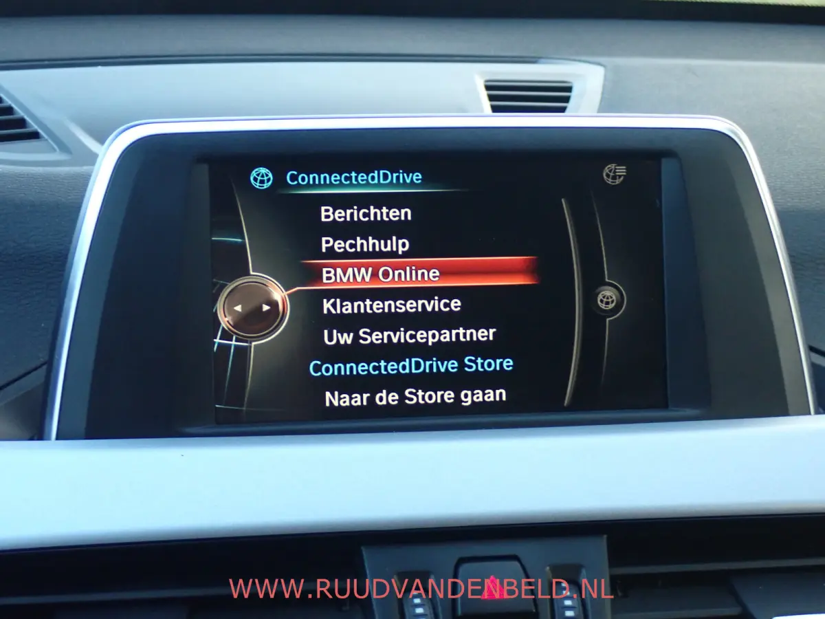sDrive18i AUTOMAAT / CRUISE / PDC / NAVI / STOELVERWARMING