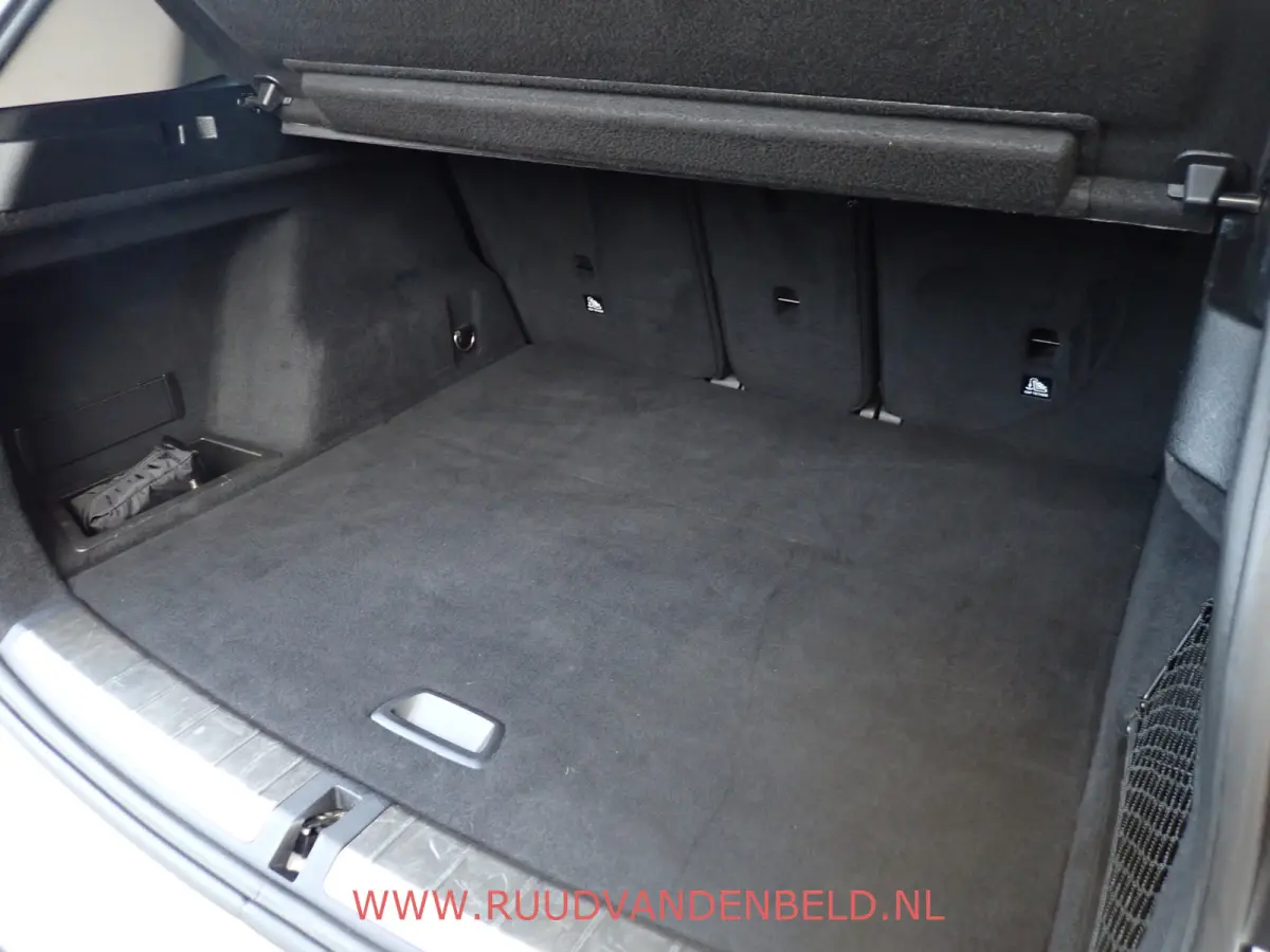 sDrive18i AUTOMAAT / CRUISE / PDC / NAVI / STOELVERWARMING