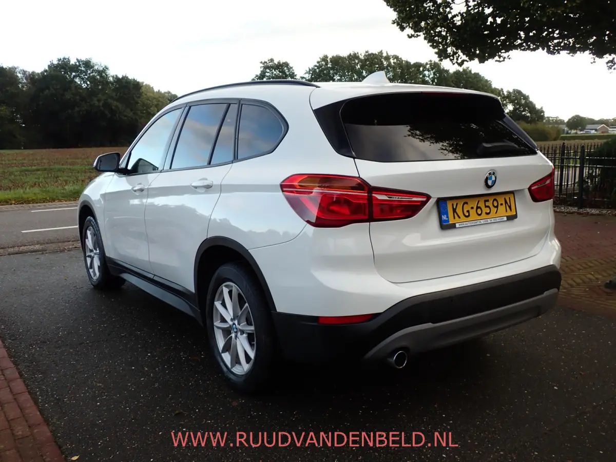 sDrive18i AUTOMAAT / CRUISE / PDC / NAVI / STOELVERWARMING