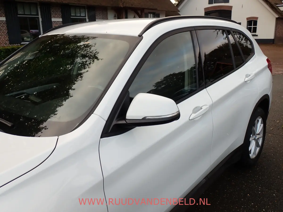 sDrive18i AUTOMAAT / CRUISE / PDC / NAVI / STOELVERWARMING