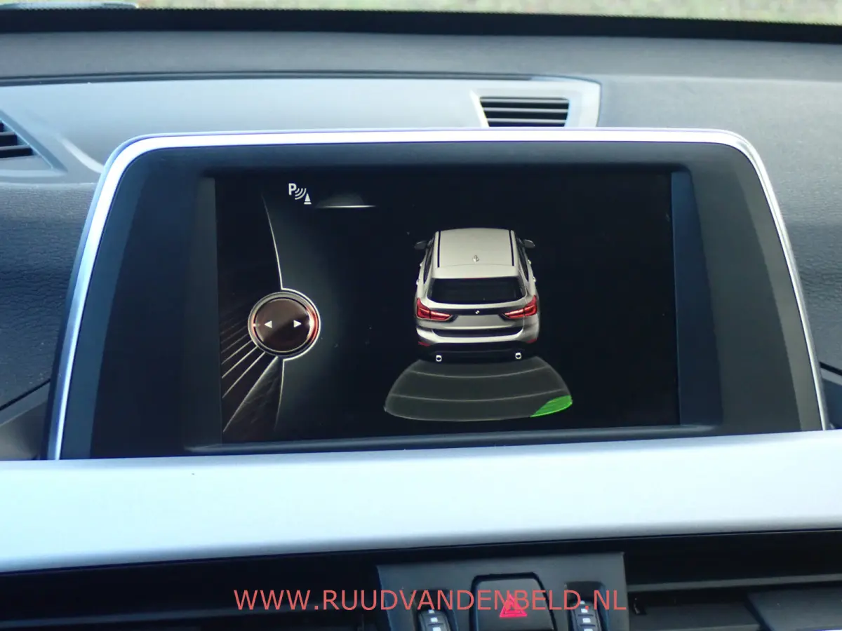 sDrive18i AUTOMAAT / CRUISE / PDC / NAVI / STOELVERWARMING