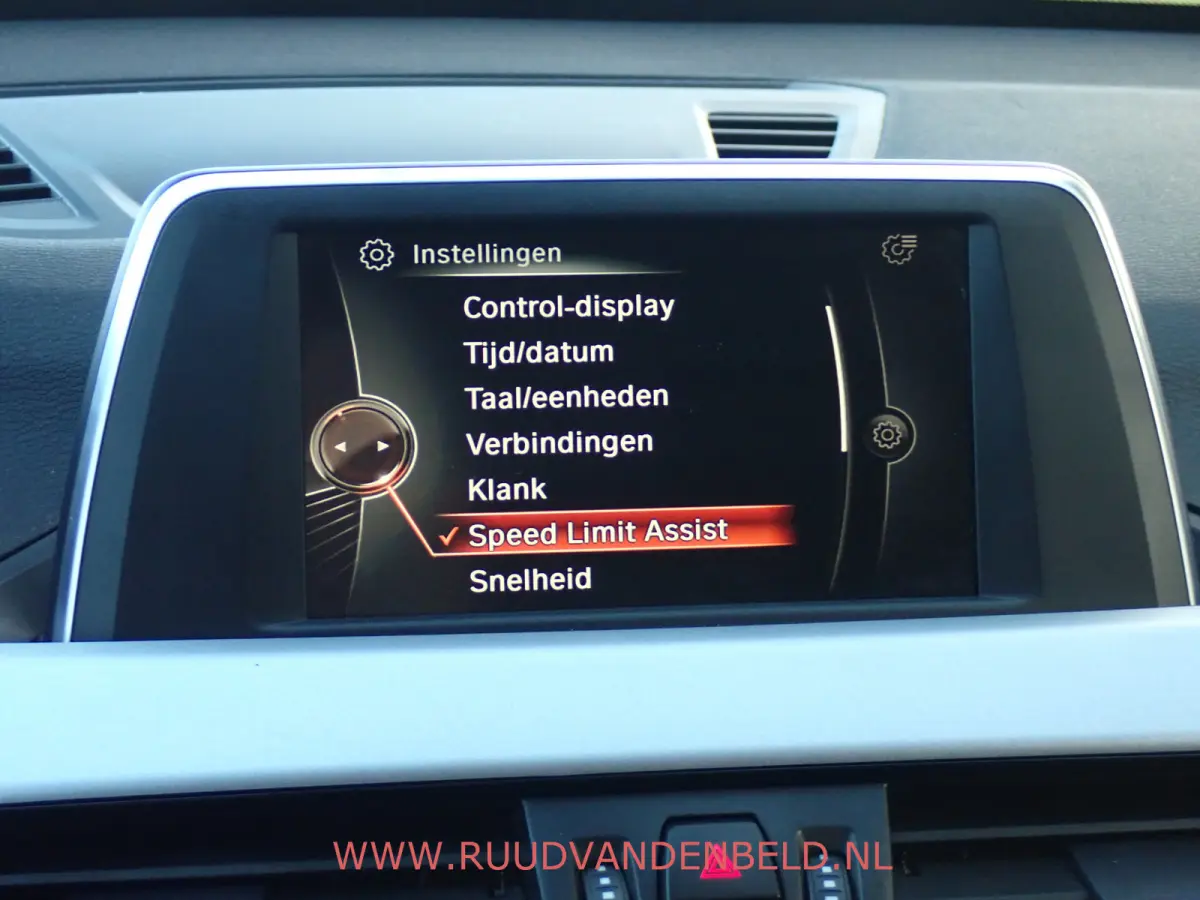 sDrive18i AUTOMAAT / CRUISE / PDC / NAVI / STOELVERWARMING