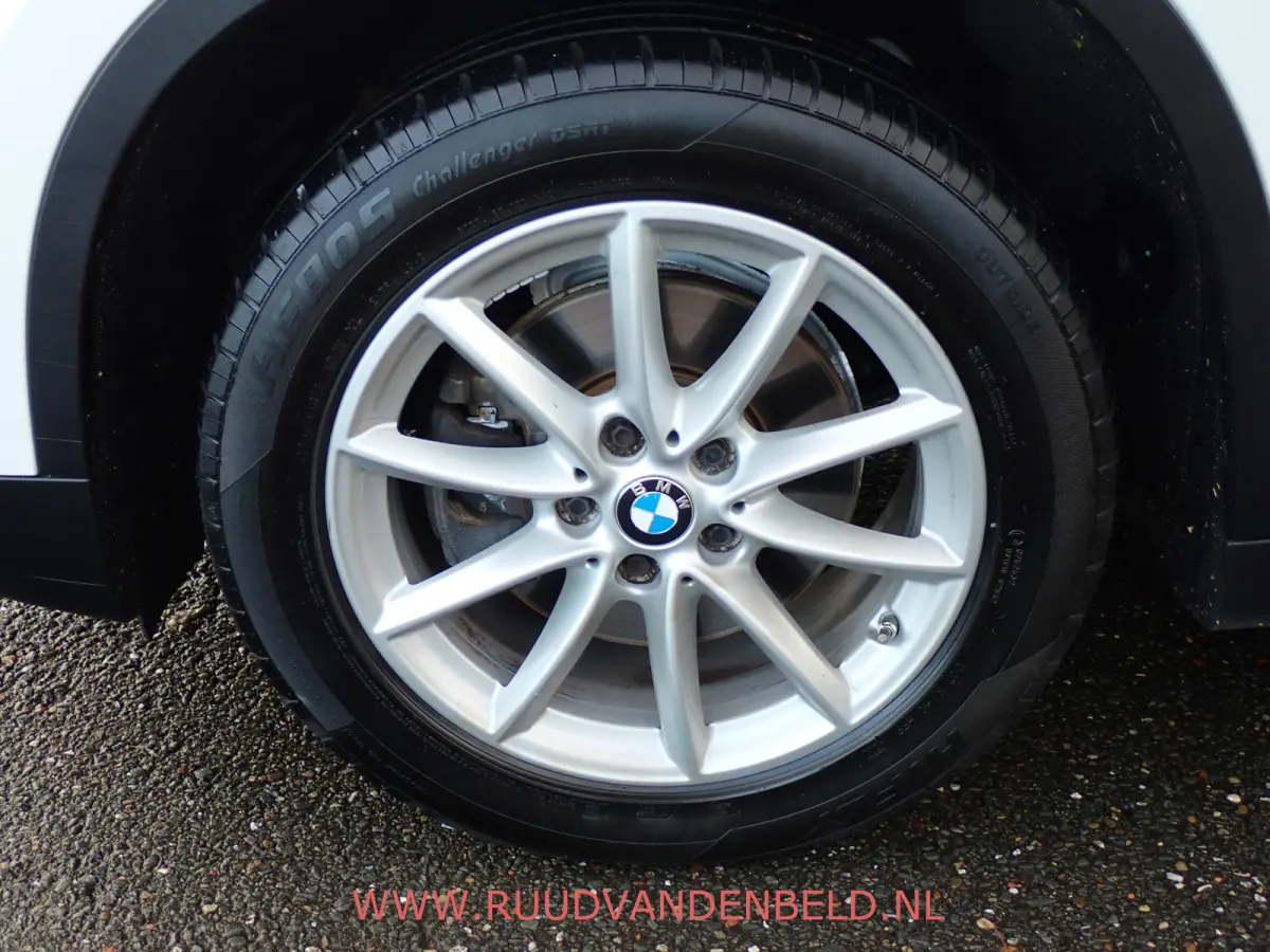 sDrive18i AUTOMAAT / CRUISE / PDC / NAVI / STOELVERWARMING