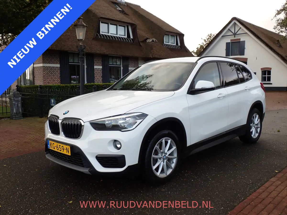 sDrive18i AUTOMAAT / CRUISE / PDC / NAVI / STOELVERWARMING