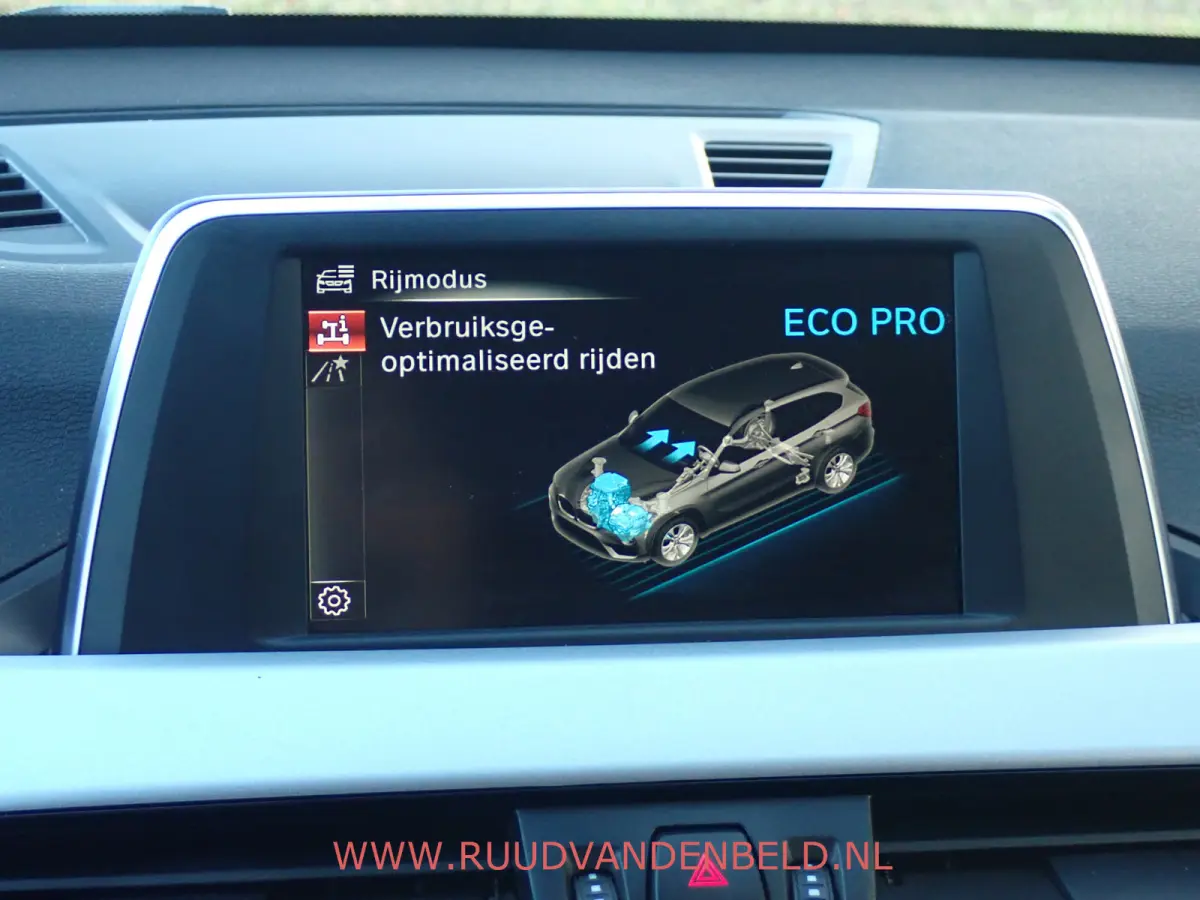 sDrive18i AUTOMAAT / CRUISE / PDC / NAVI / STOELVERWARMING