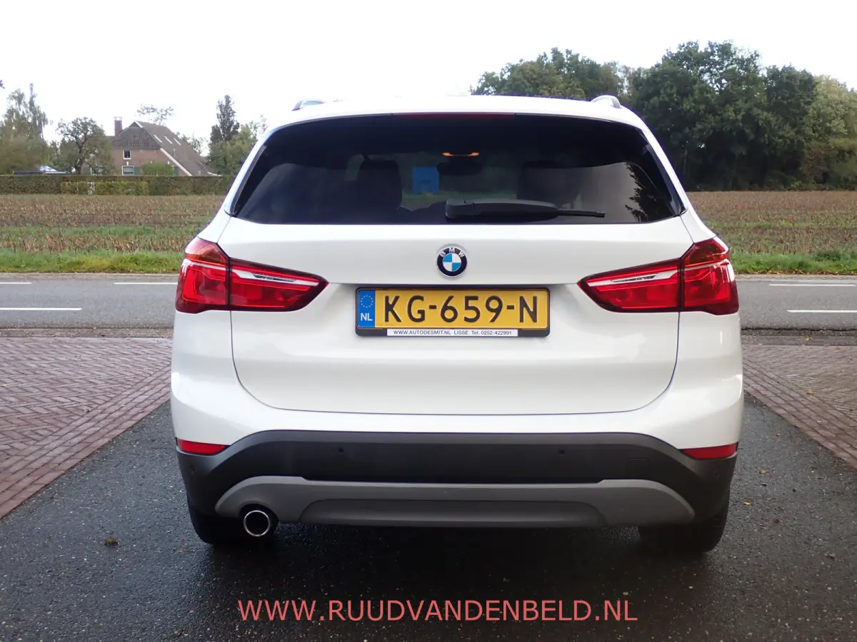 sDrive18i AUTOMAAT / CRUISE / PDC / NAVI / STOELVERWARMING