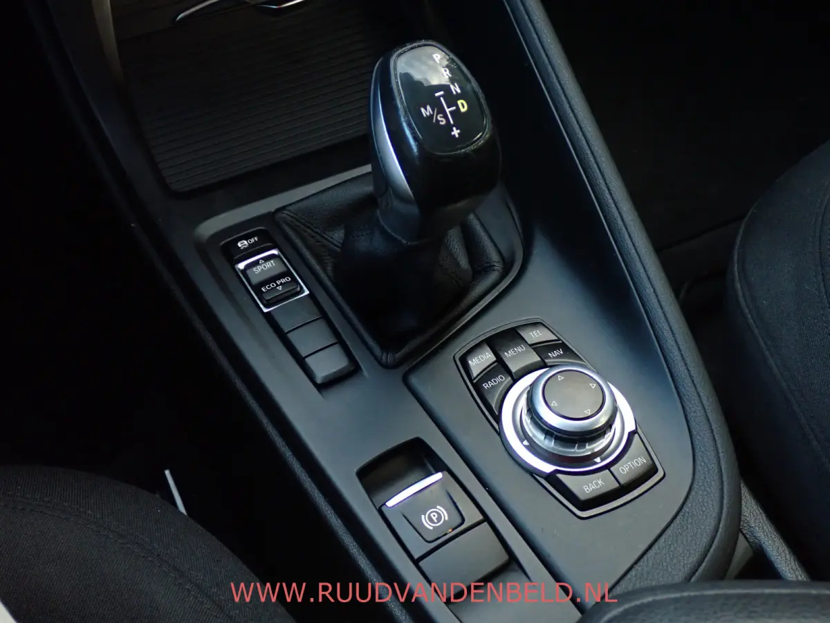 sDrive18i AUTOMAAT / CRUISE / PDC / NAVI / STOELVERWARMING