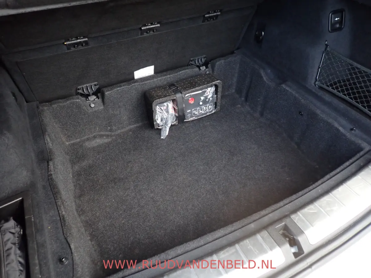 sDrive18i AUTOMAAT / CRUISE / PDC / NAVI / STOELVERWARMING