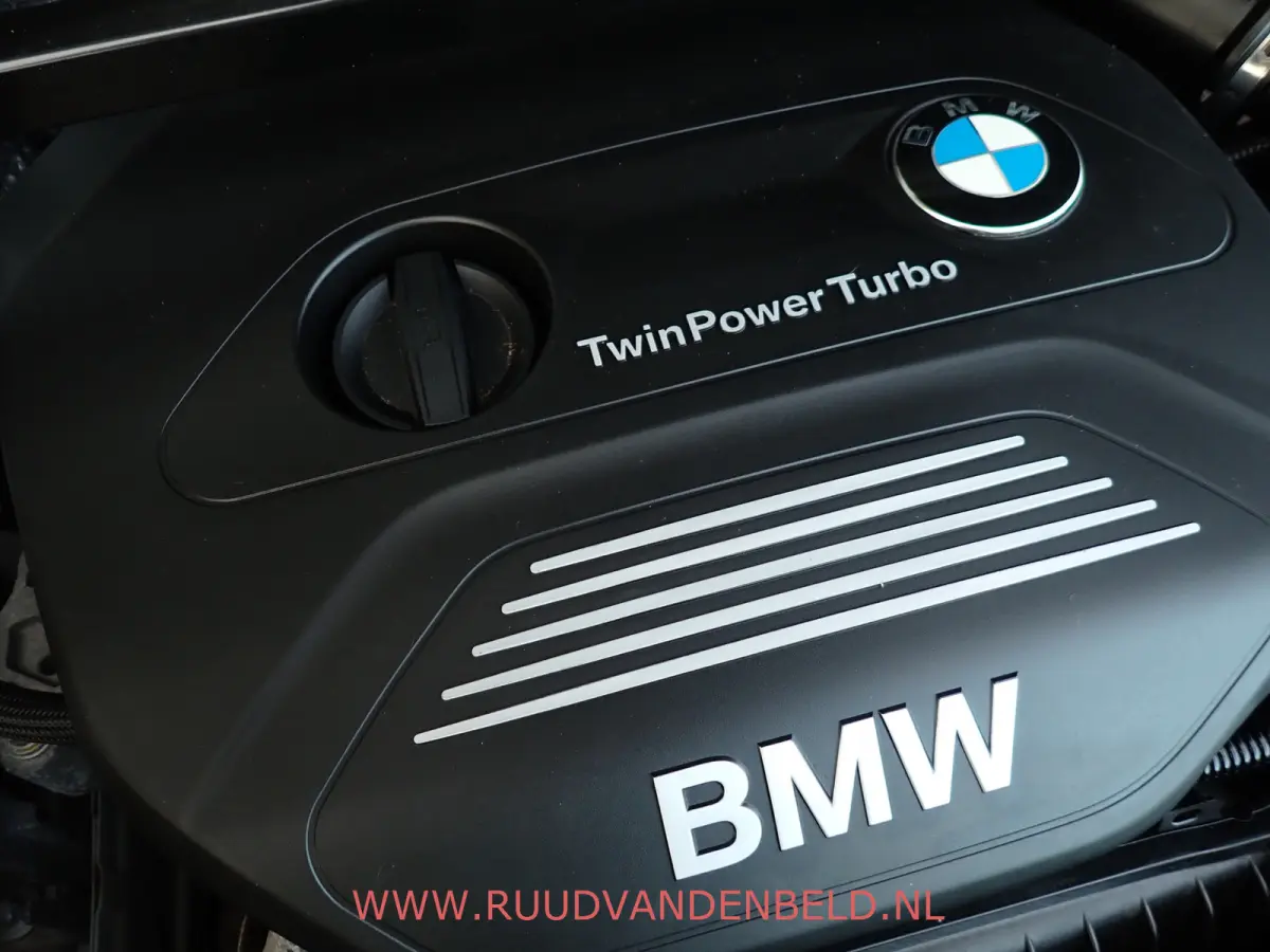 sDrive18i AUTOMAAT / CRUISE / PDC / NAVI / STOELVERWARMING